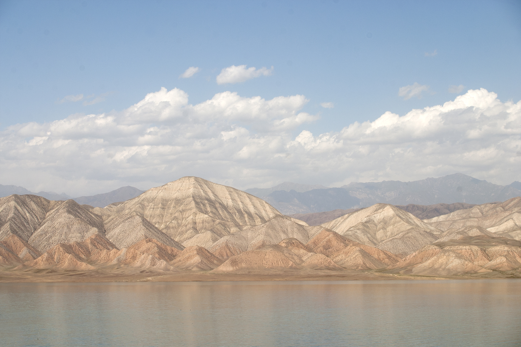 Kuppelberge am Toktugul-Stausee in Zentralkirgistan, 2017 Kuppelberge am Toktugul-Stausee in Zentralkirgistan, 2017